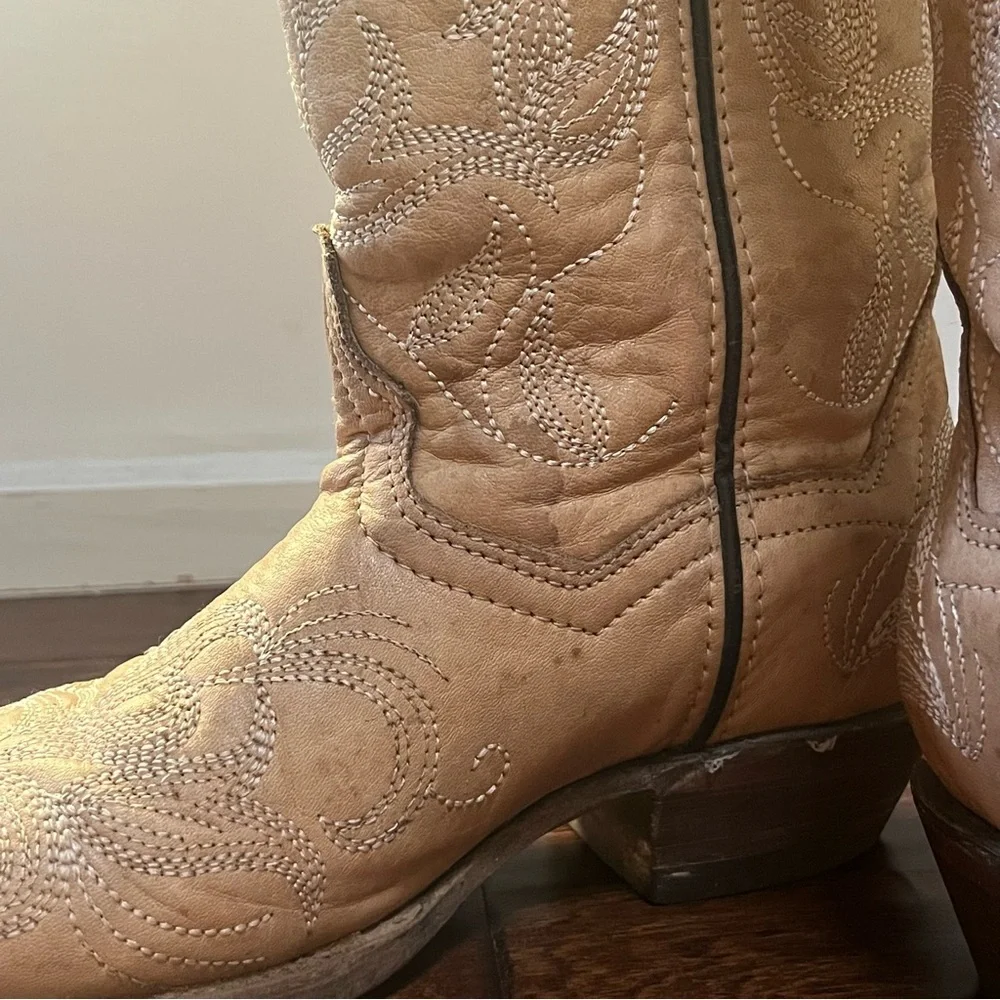 Veretta Cowgirl Boots - Off White - Picture 9 of 12